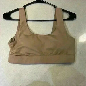 Ptula faith, sports bra